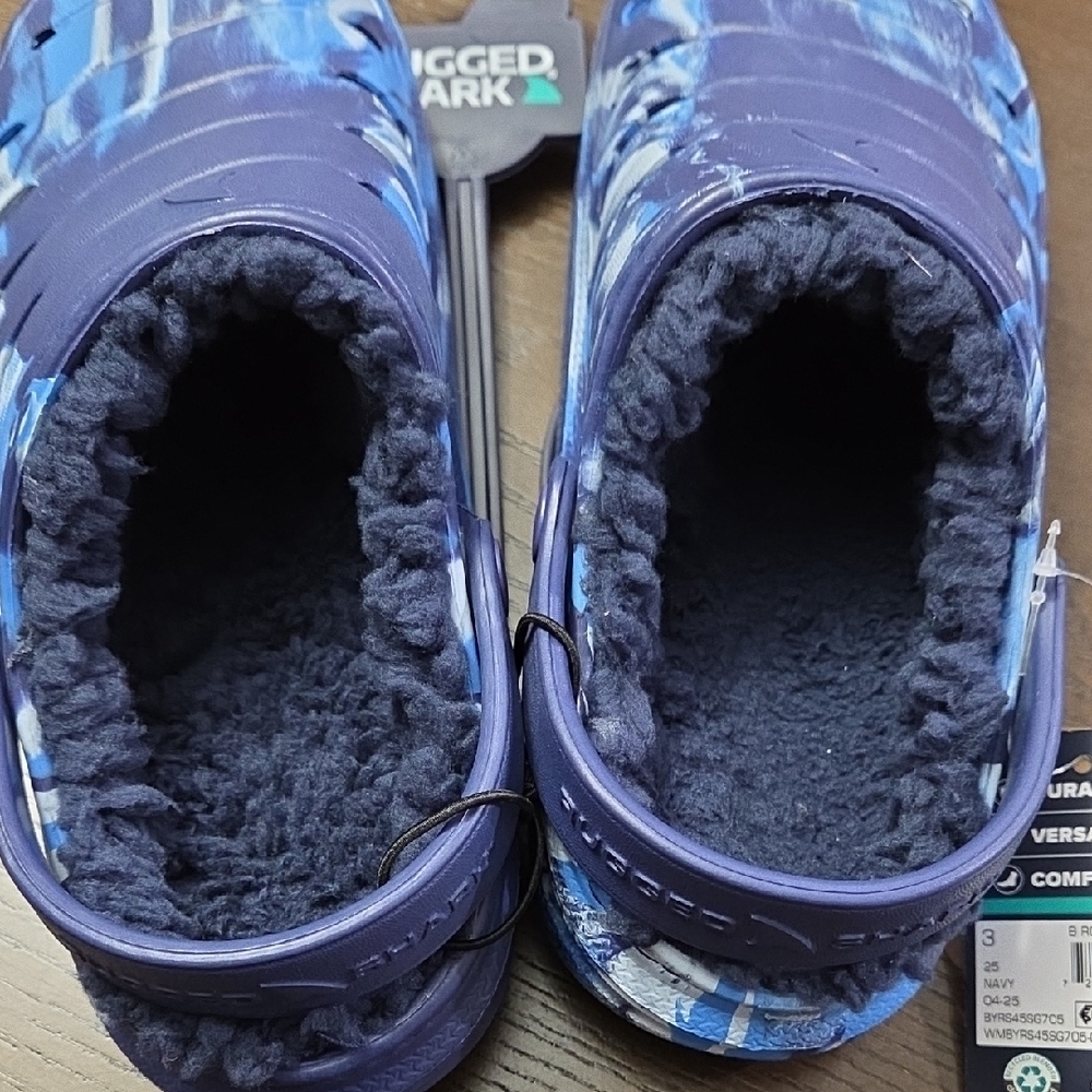 Kids Blue Rugged Shark Clogs Size 3 New With Tags - Picture 2 of 3